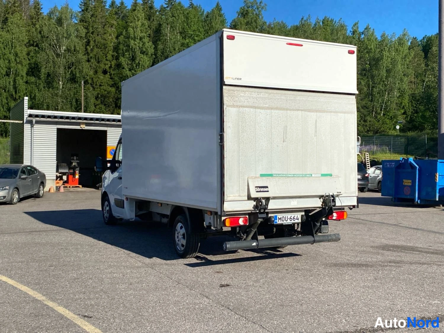 Valkoinen Renault Master 2023, takaviisto, kuva 3