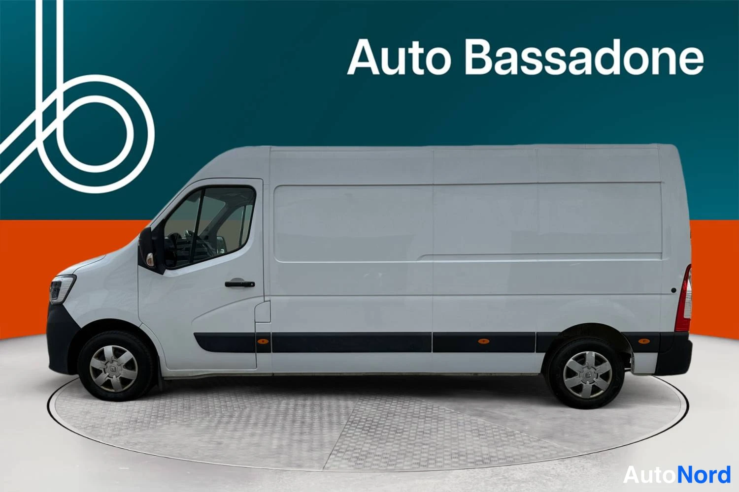 White Renault Master 2023, side, photo 5