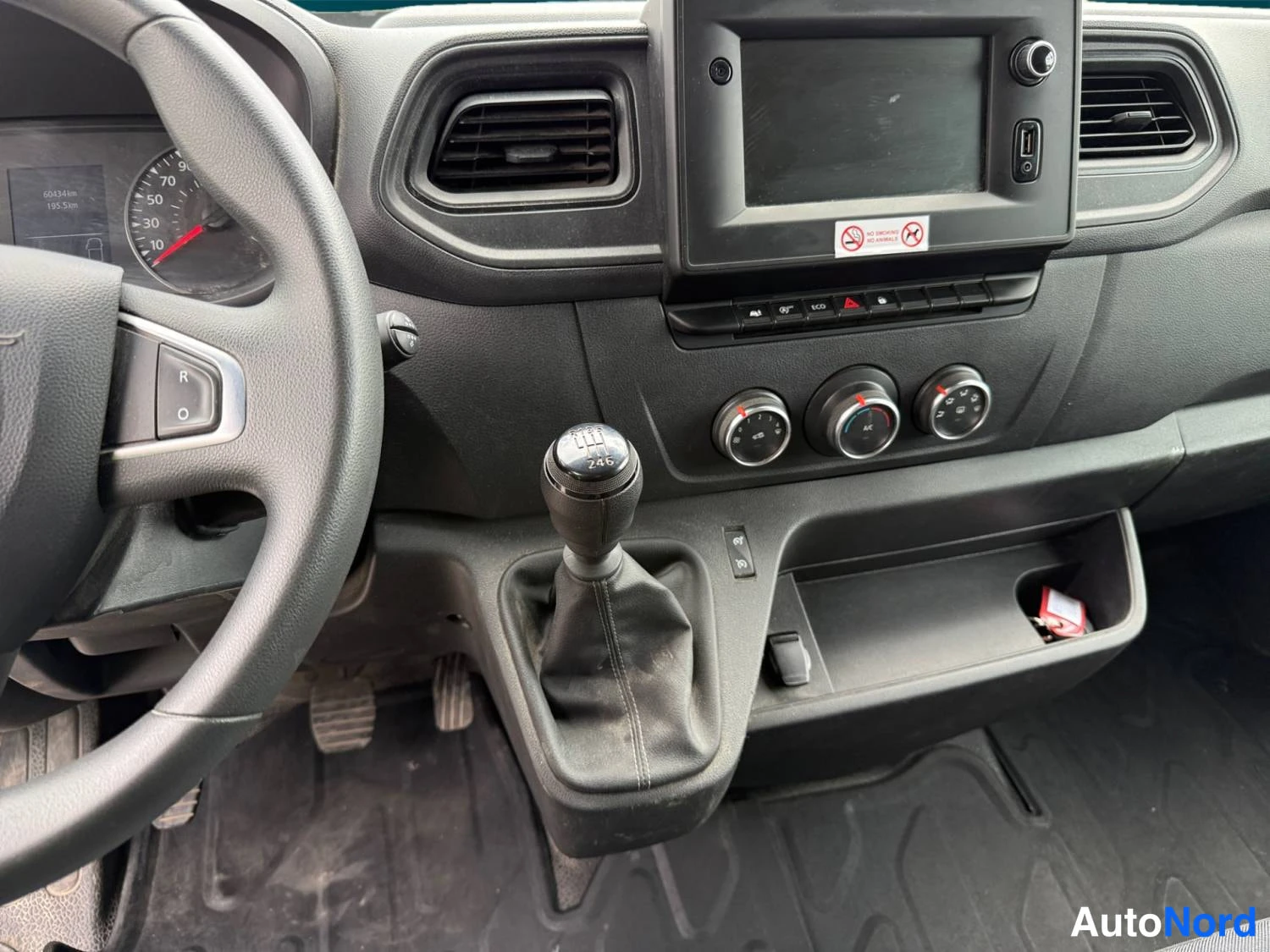 White Renault Master 2023, photo 14