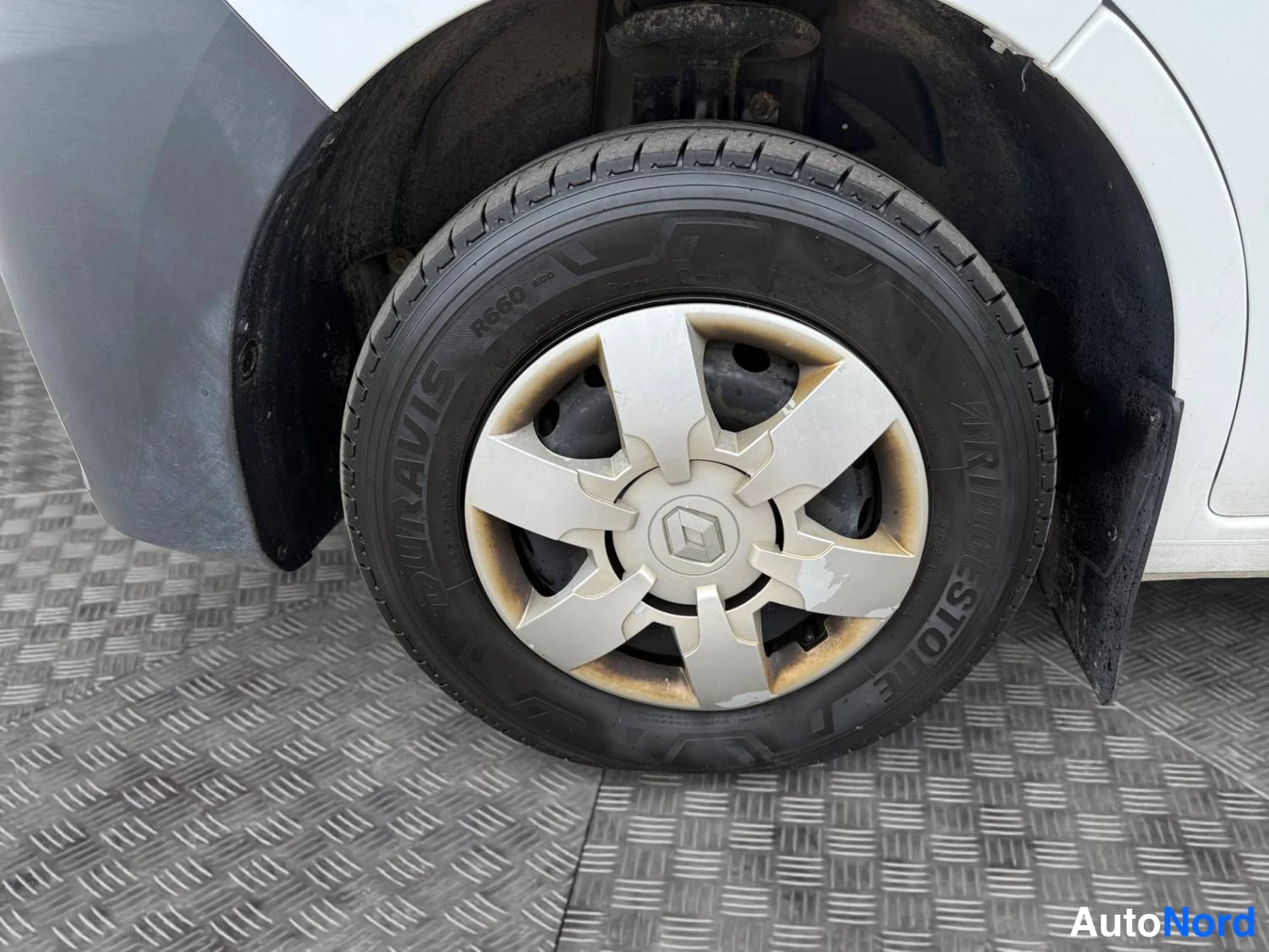 White Renault Master 2023, detail, photo 12