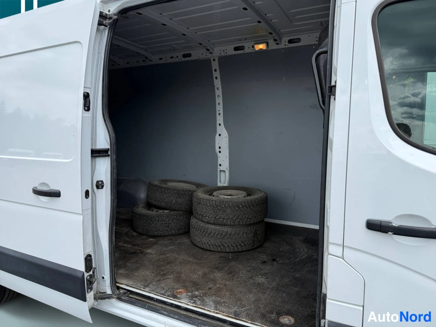 White Renault Master 2023, boot, photo 11