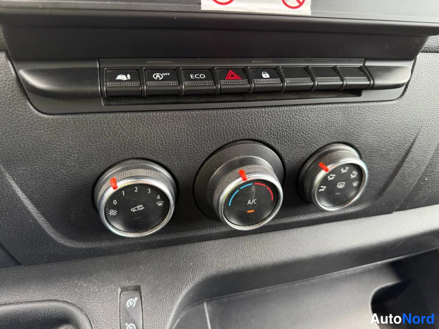 White Renault Master 2023, photo 24