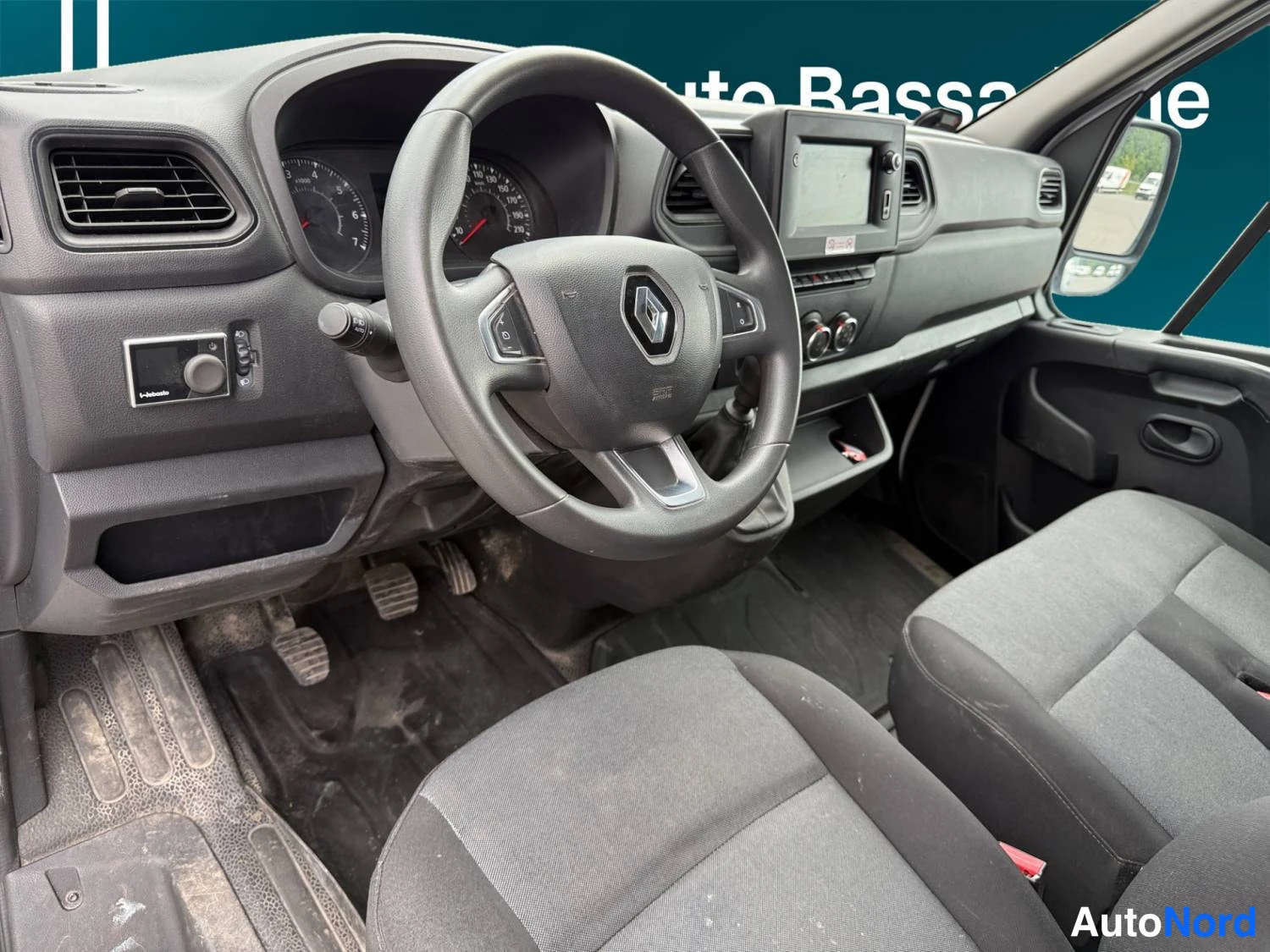White Renault Master 2023, photo 25