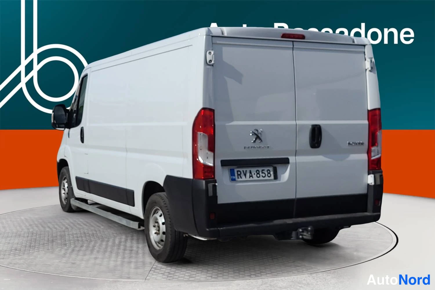 Valkoinen Peugeot Boxer 2023, takaviisto, kuva 8