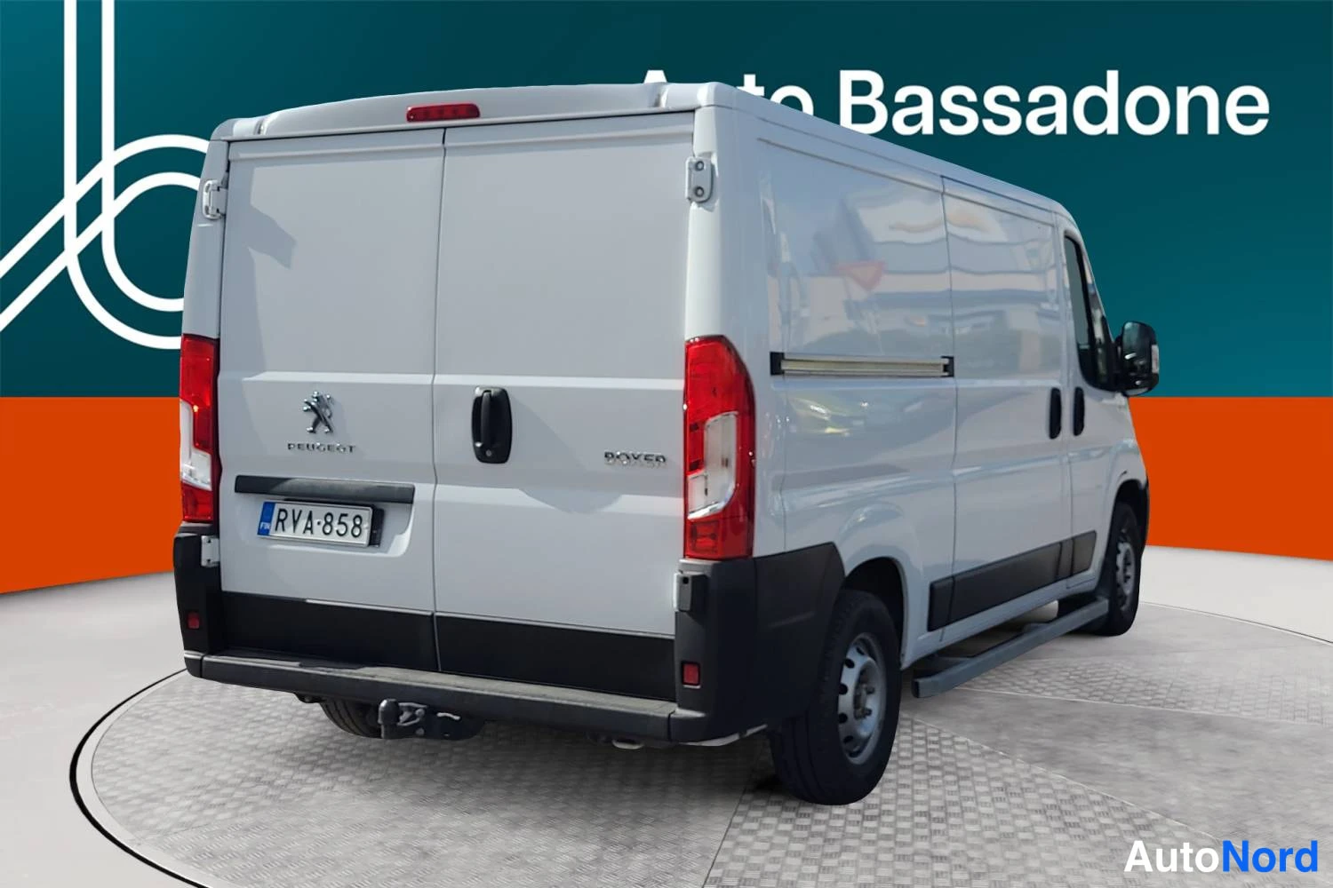 Valkoinen Peugeot Boxer 2023, takaviisto, kuva 7