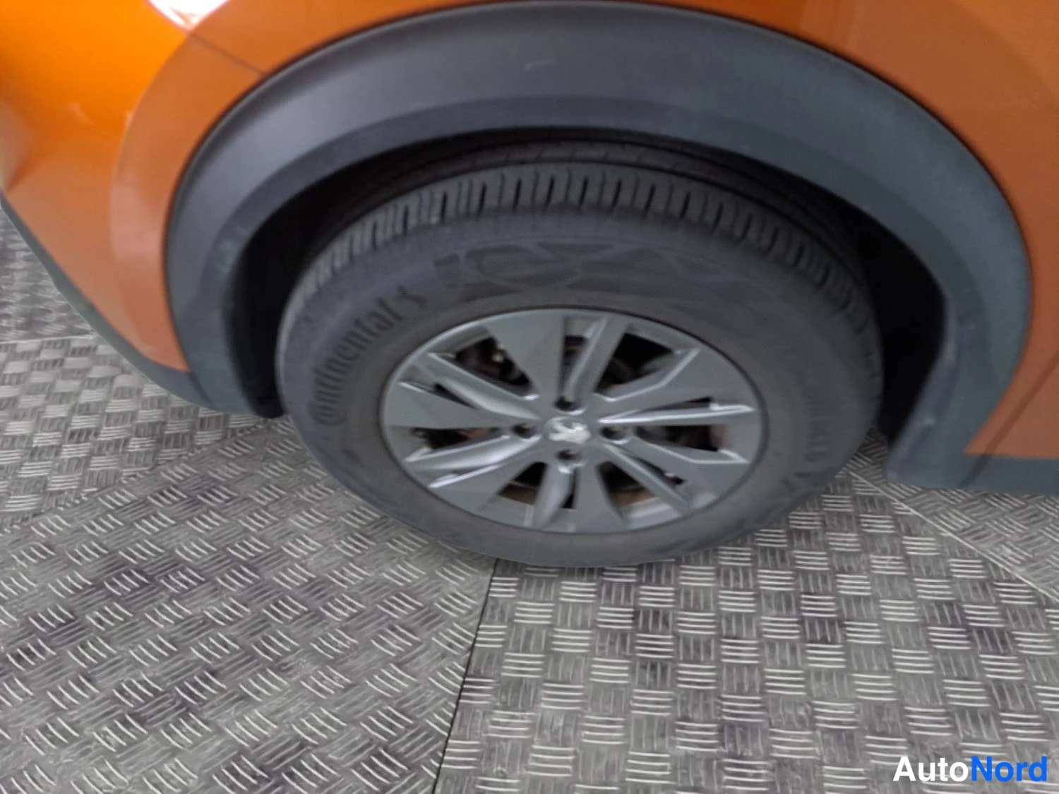 Oranssi Peugeot E-2008 2023, sivulta, kuva 6