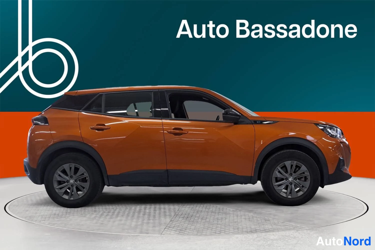 Oranssi Peugeot E-2008 2023, sivulta, kuva 5