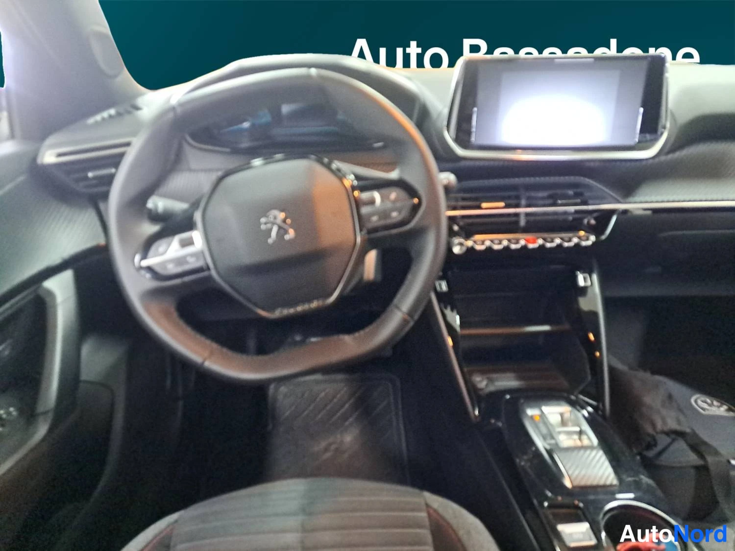Oranssi Peugeot E-2008 2023, kuva 16