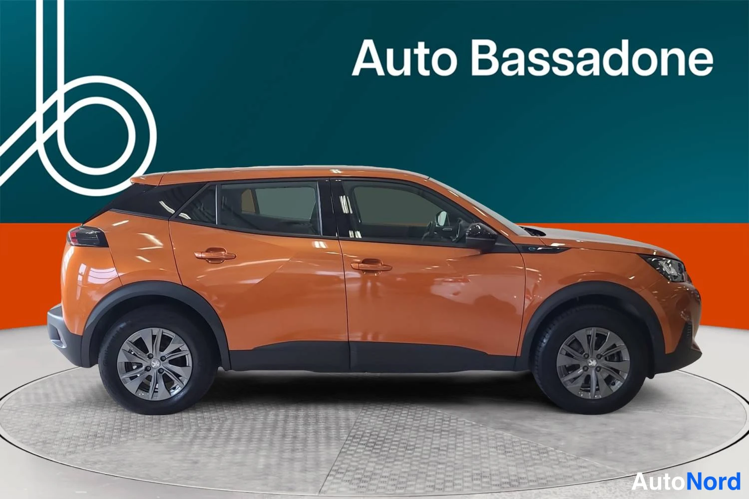 Oranssi Peugeot E-2008 2023, sivulta, kuva 4