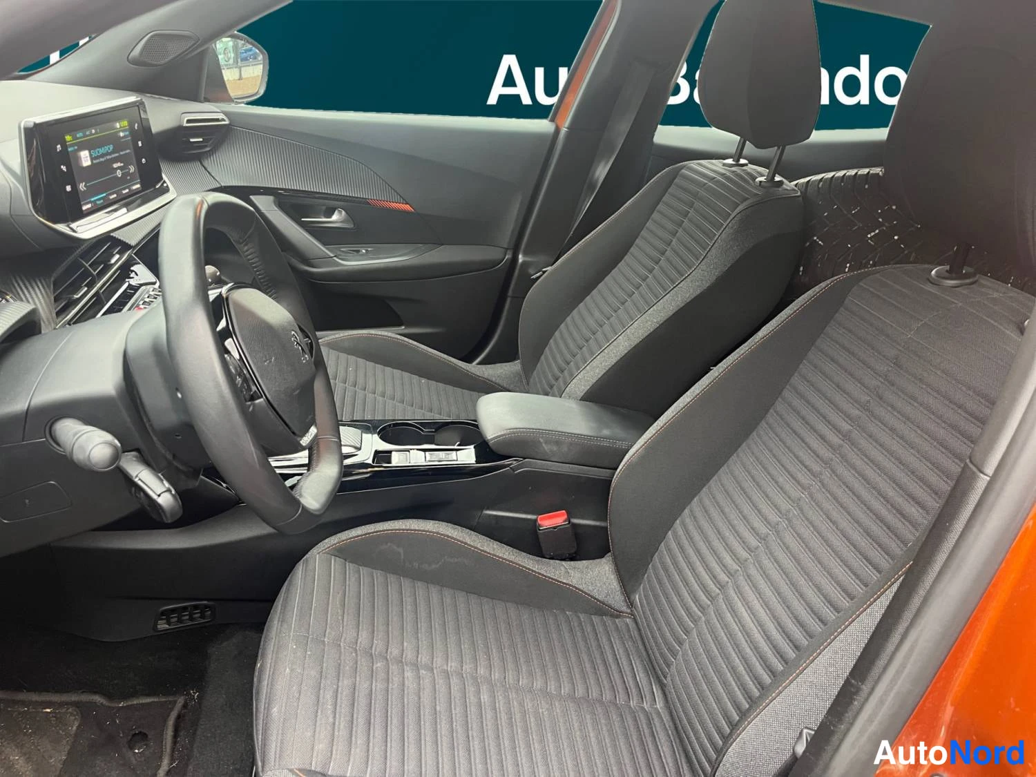 Oranssi Peugeot E-2008 2023, kuva 9