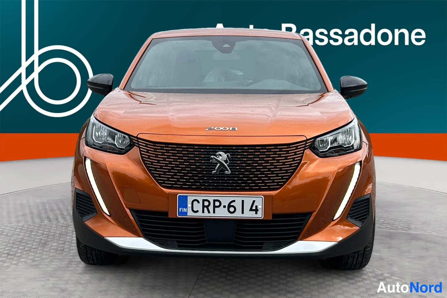Oranssi Peugeot E-2008 2023, edestä, kuva 6