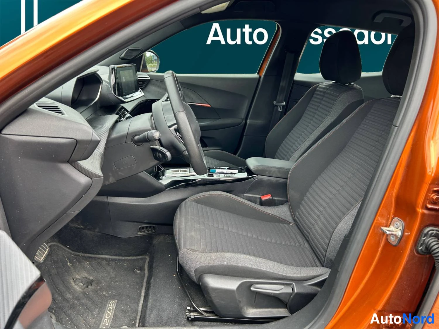 Oranssi Peugeot E-2008 2023, kuva 10