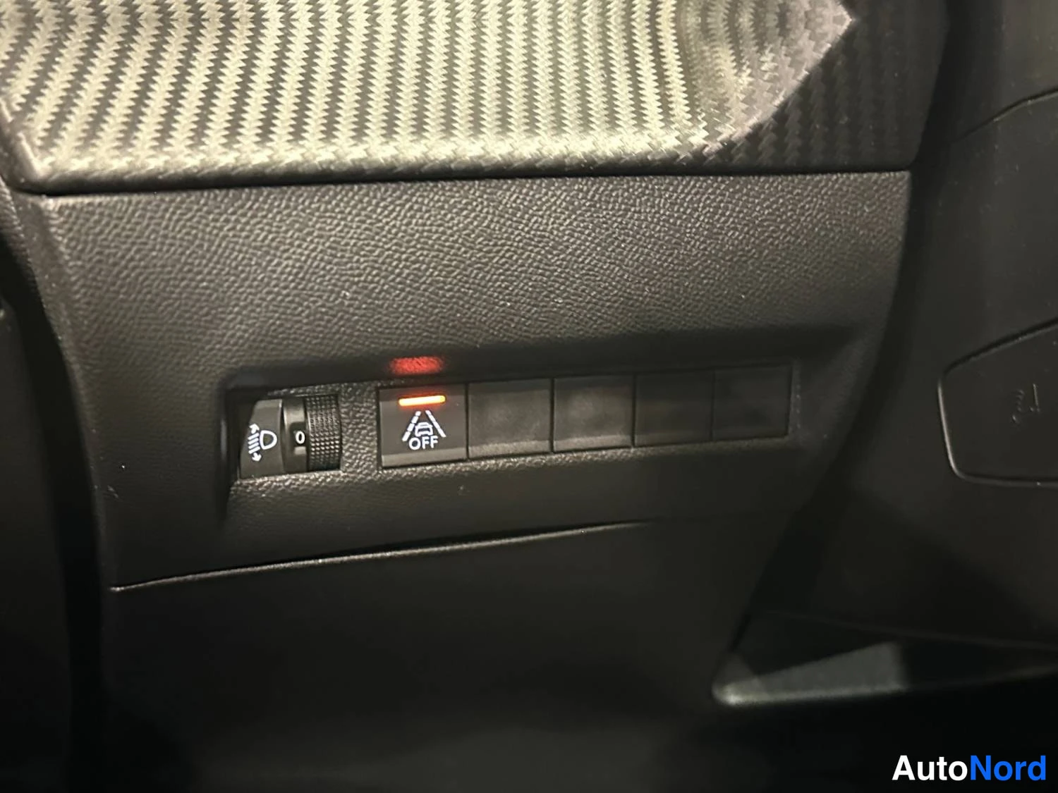 Oranssi Peugeot E-2008 2023, kuva 22