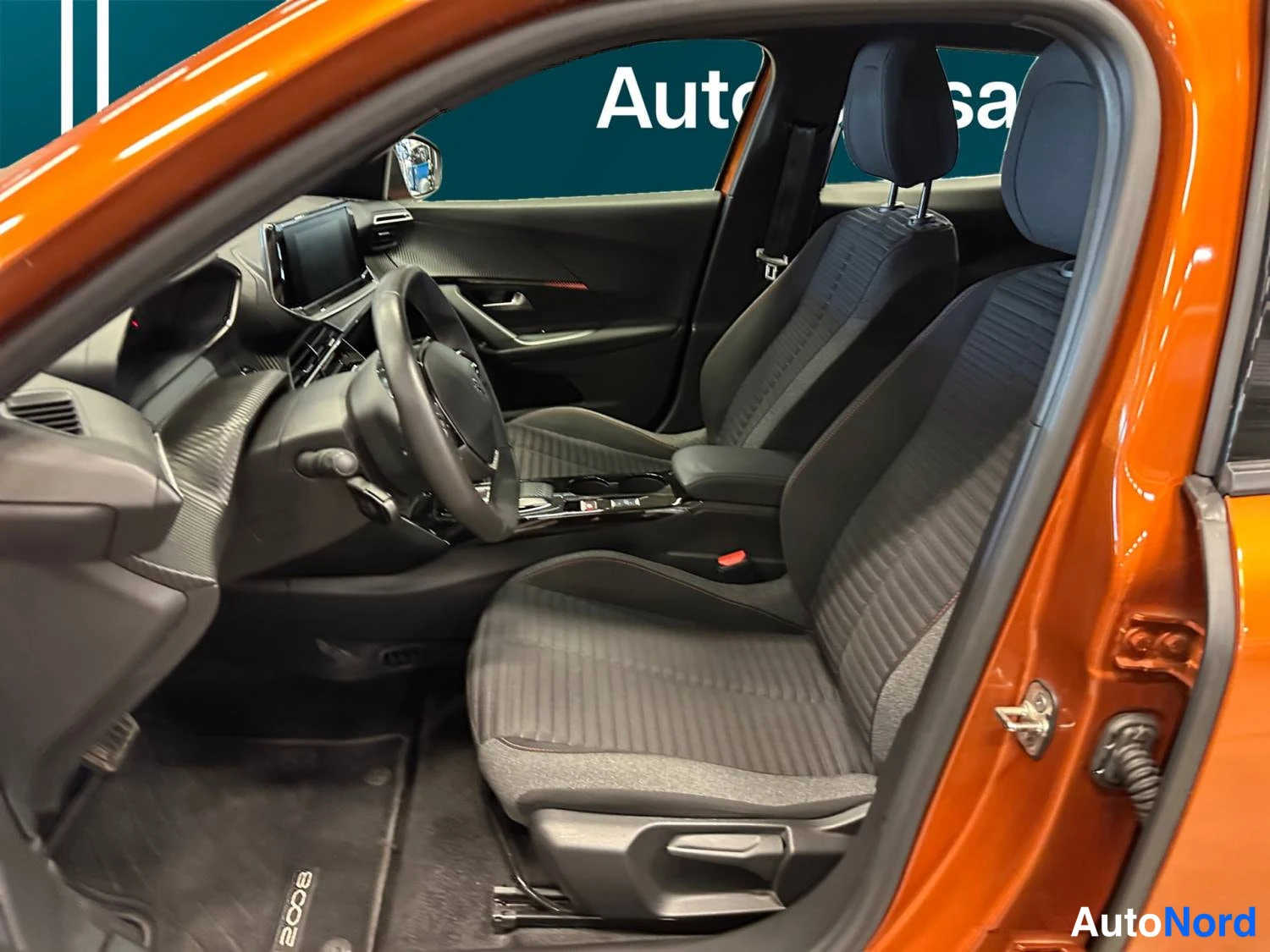 Oranssi Peugeot E-2008 2023, kuva 11