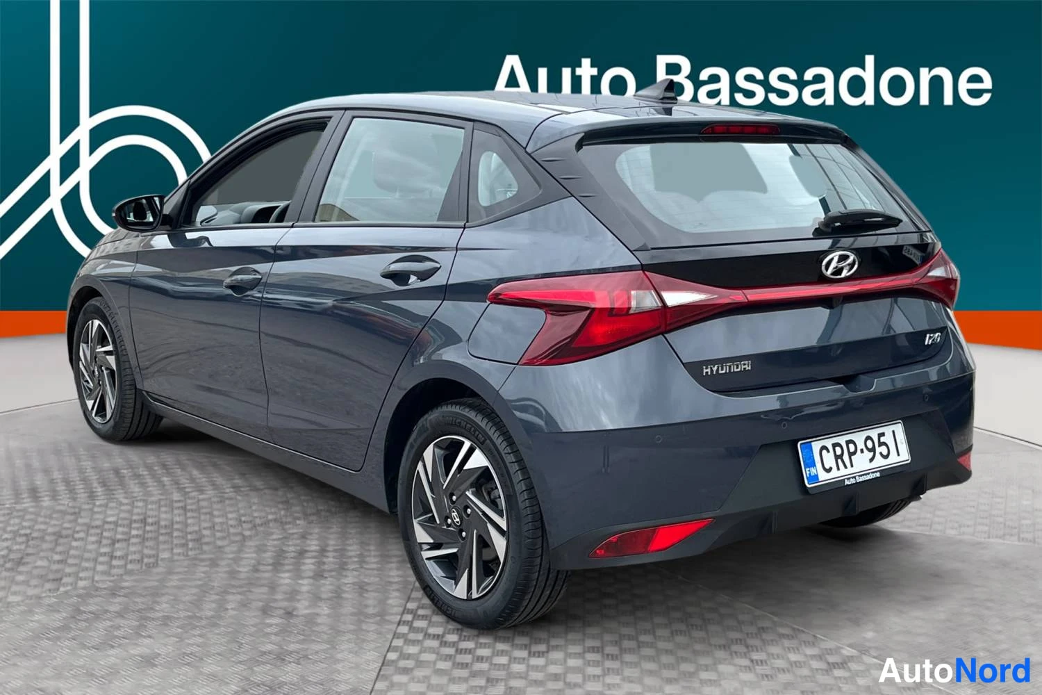 Grey Hyundai I20 2023, rear three-quarter, photo 7