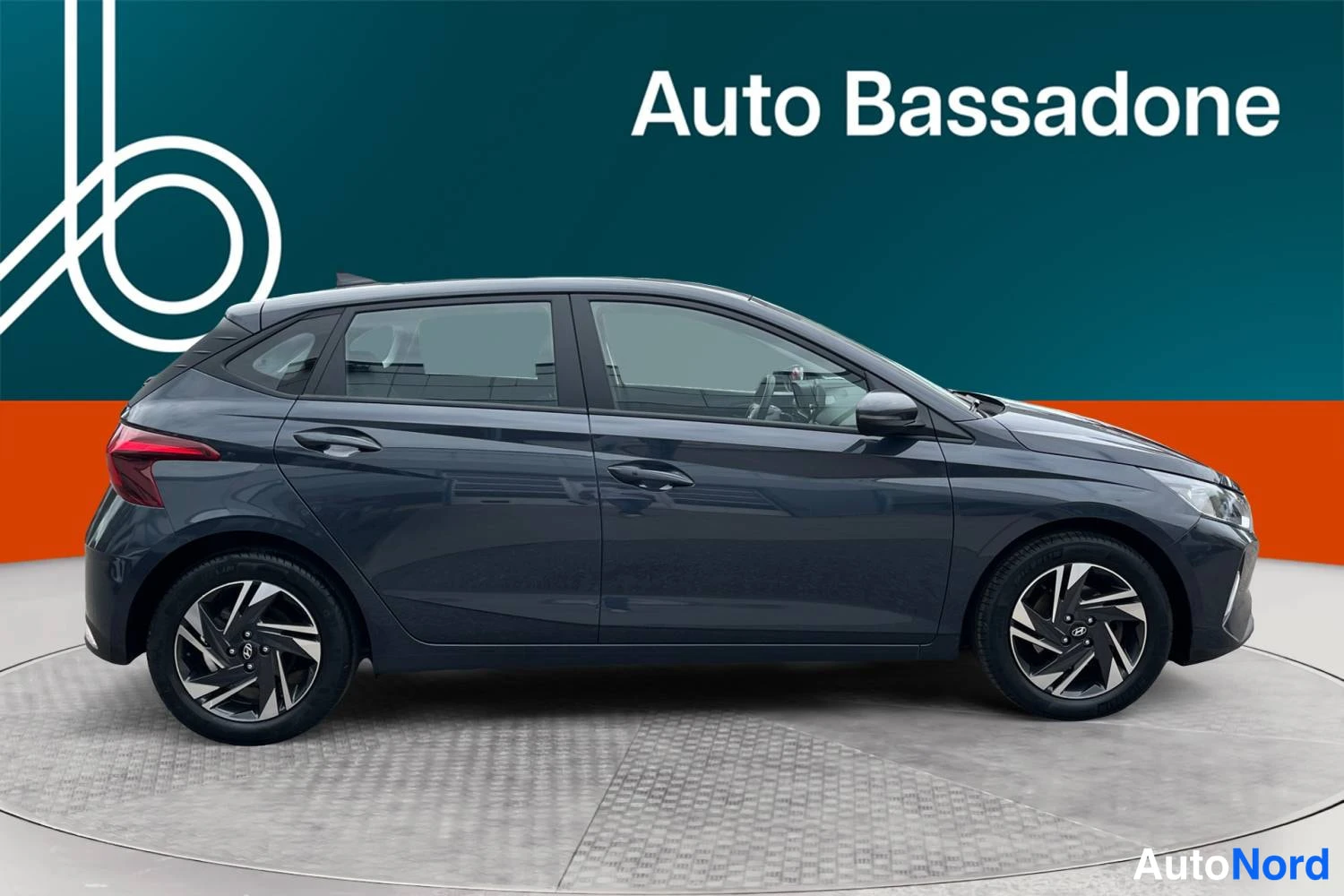 Grey Hyundai I20 2023, side, photo 6