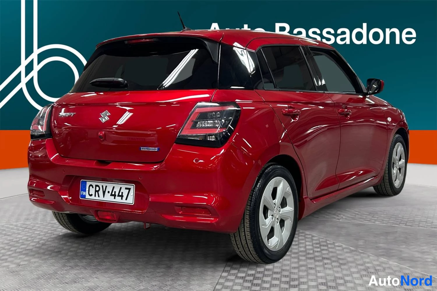 Punainen Suzuki Swift 2025, takaviisto, kuva 8