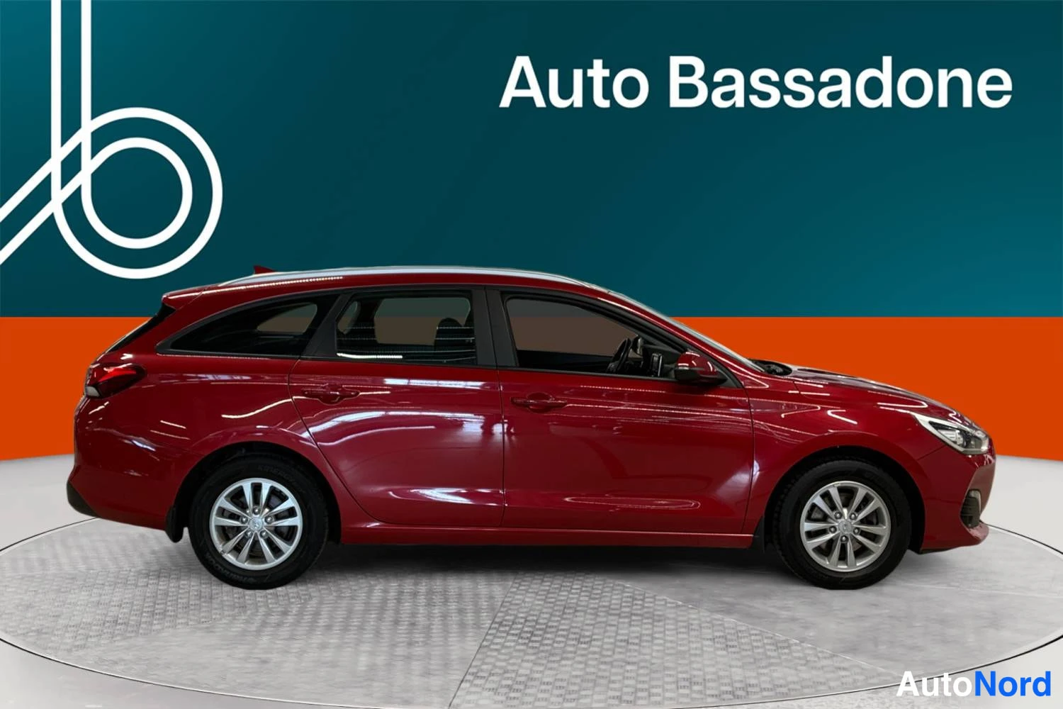 Punainen Hyundai I30 2021, sivulta, kuva 6