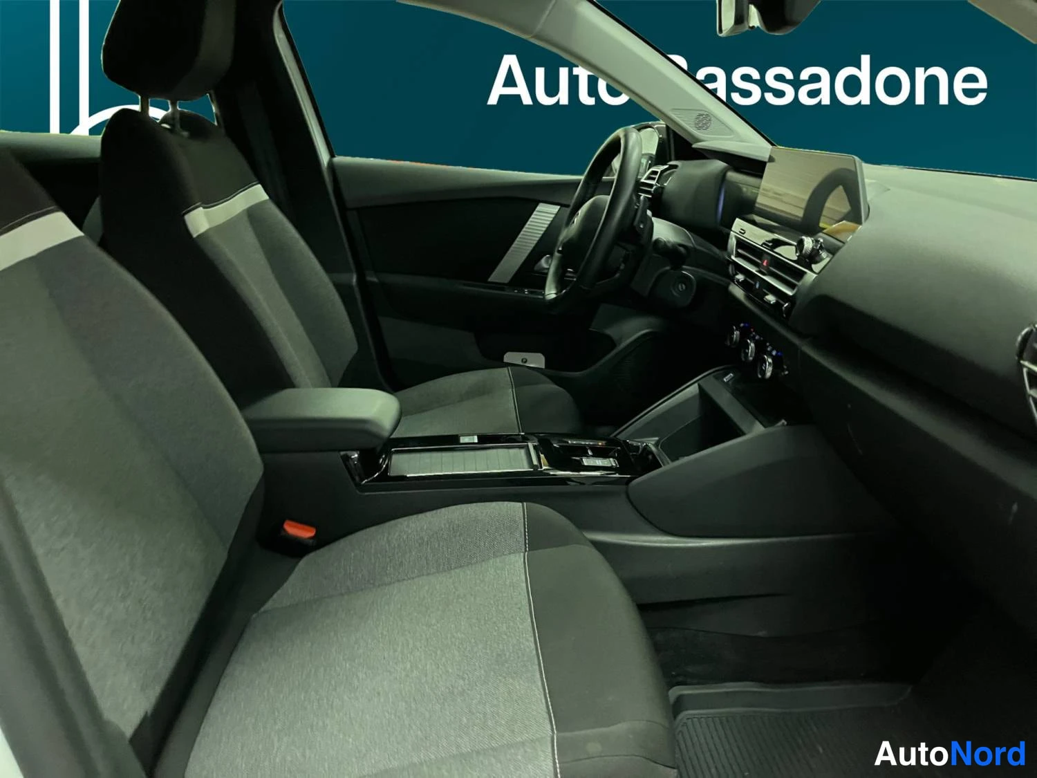Valkoinen Citroen C4 2021, kuva 16