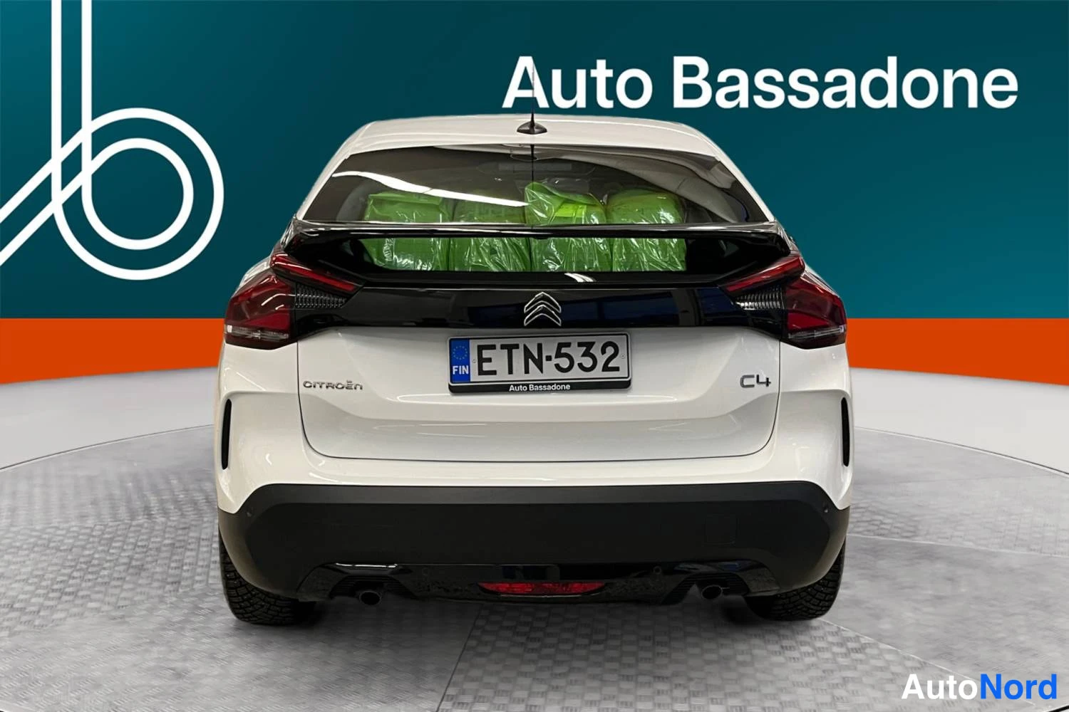 Valkoinen Citroen C4 2021, takaa, kuva 9