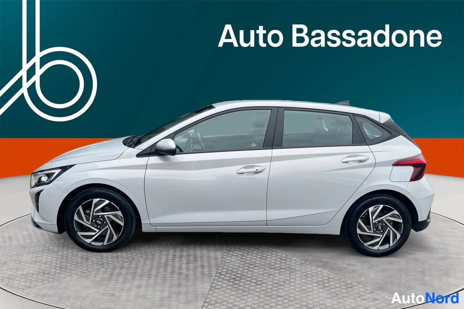Harmaa Hyundai I20 2024, takaviisto, kuva 5