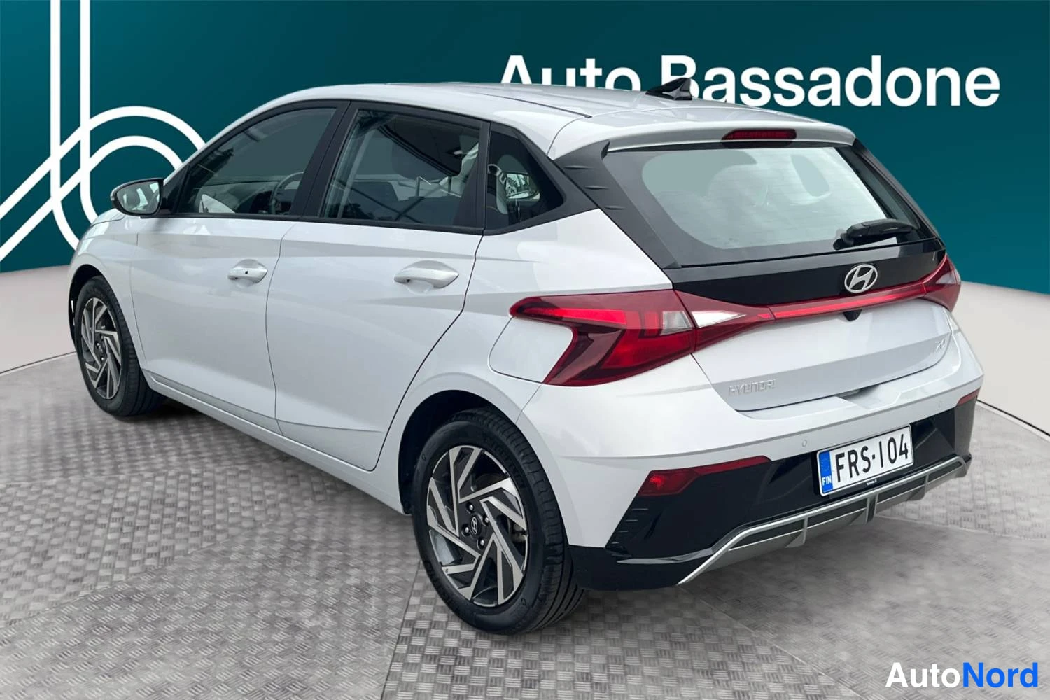 Harmaa Hyundai I20 2024, takaviisto, kuva 6