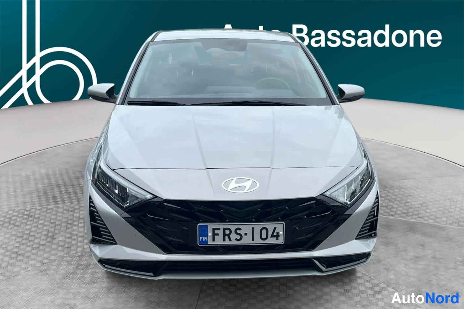 Harmaa Hyundai I20 2024, edestä, kuva 3