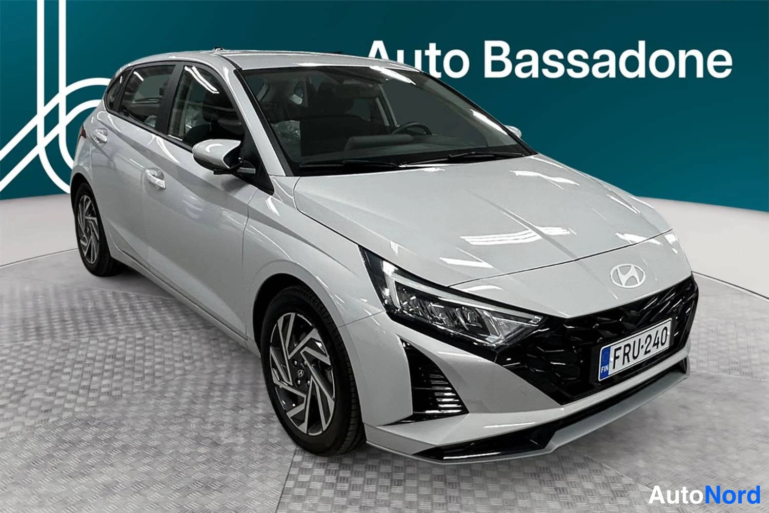 Hopea Hyundai I20 2025, etuviisto, keula oikealle, kuva 2