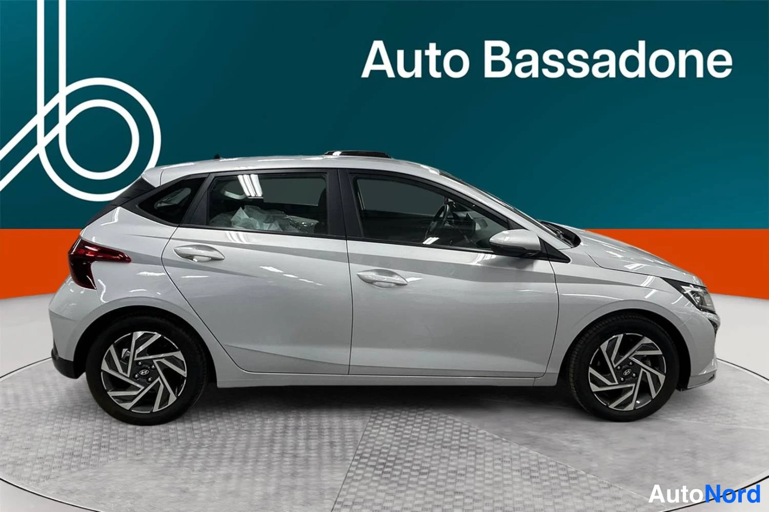 Hopea Hyundai I20 2025, etuviisto, keula oikealle, kuva 3