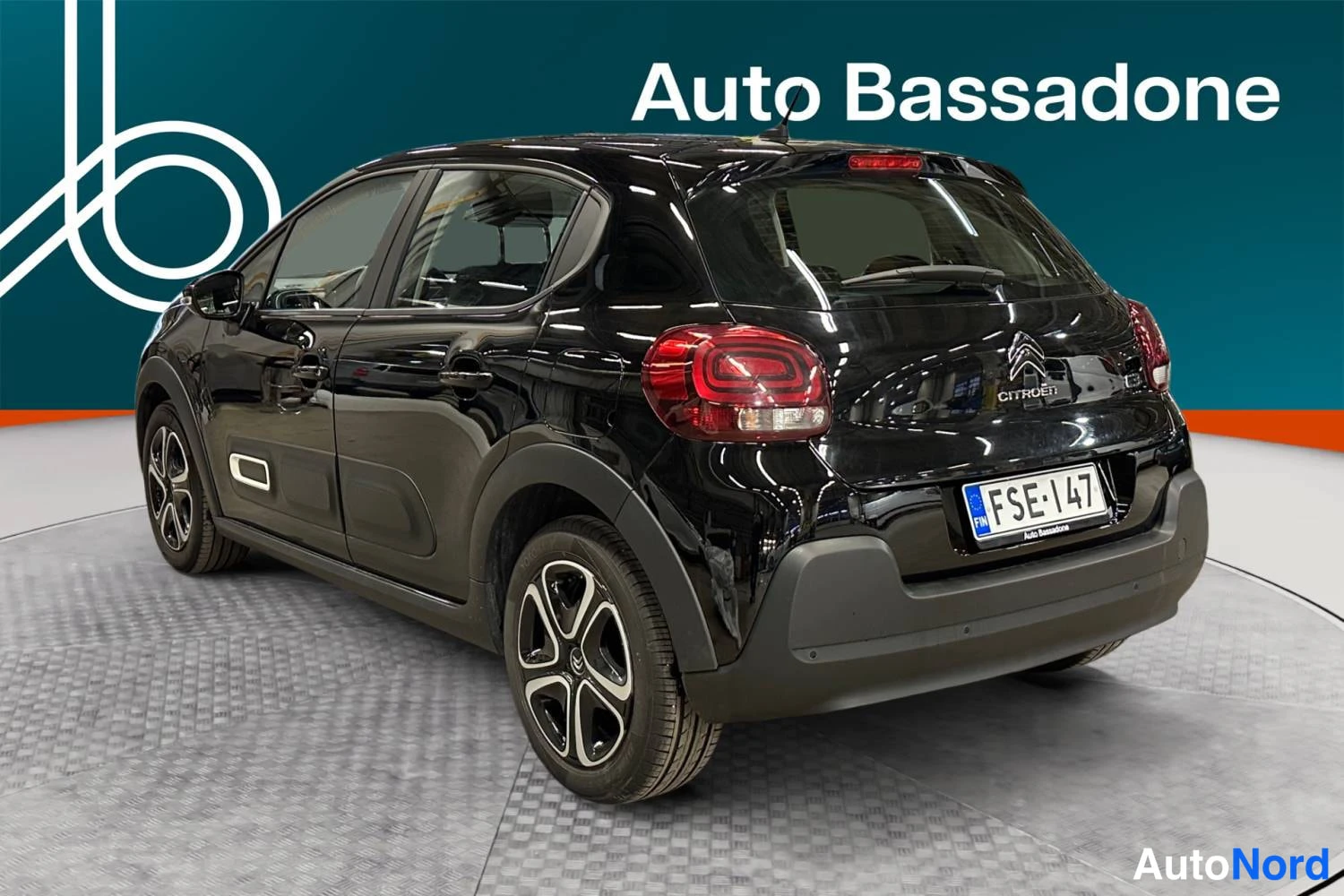 Musta Citroen C3 2024, takaviisto, kuva 4