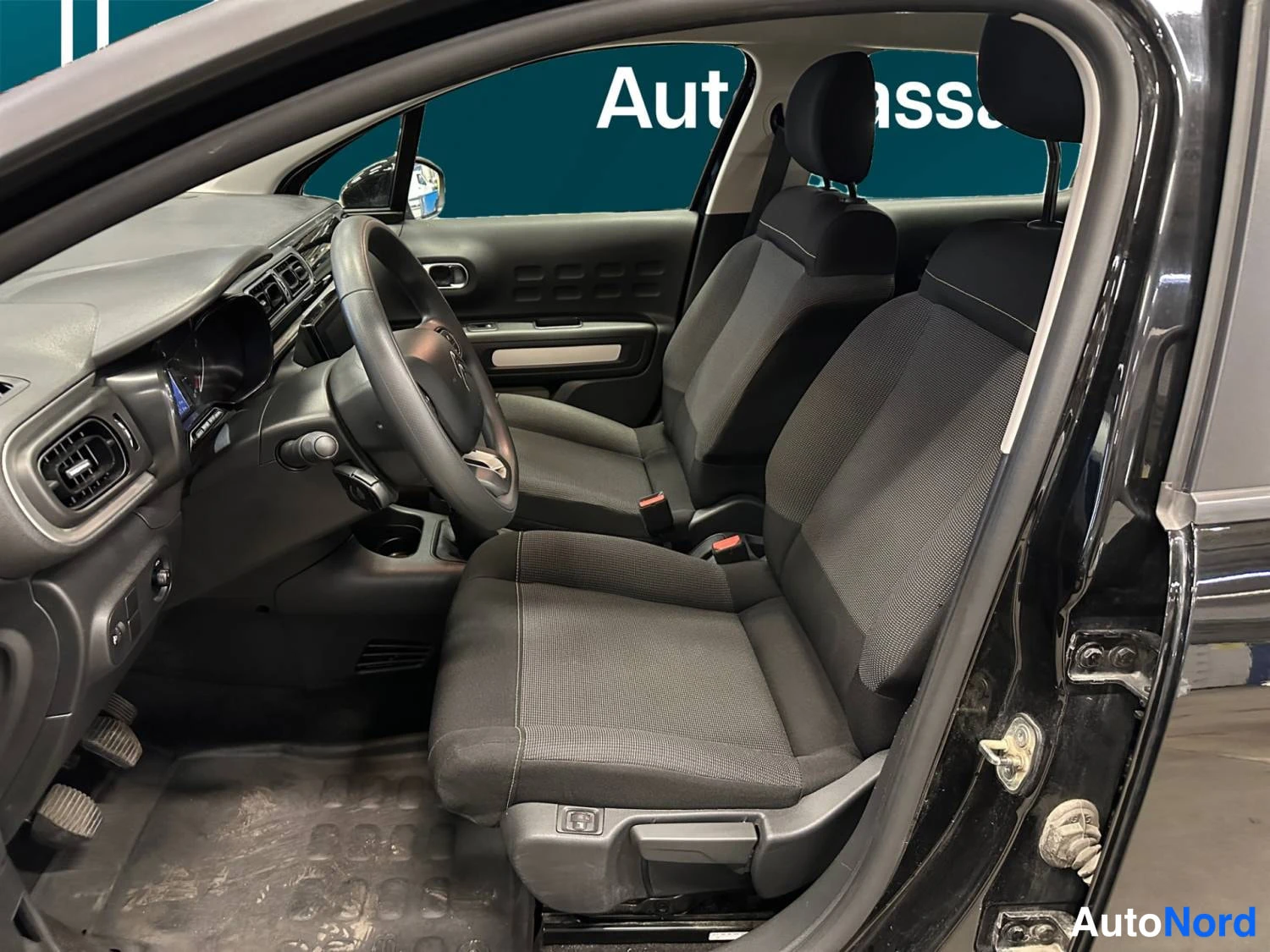 Musta Citroen C3 2024, sivulta, kuva 3