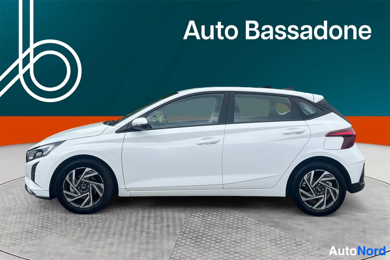 Valkoinen Hyundai I20 2025, sivulta, kuva 5