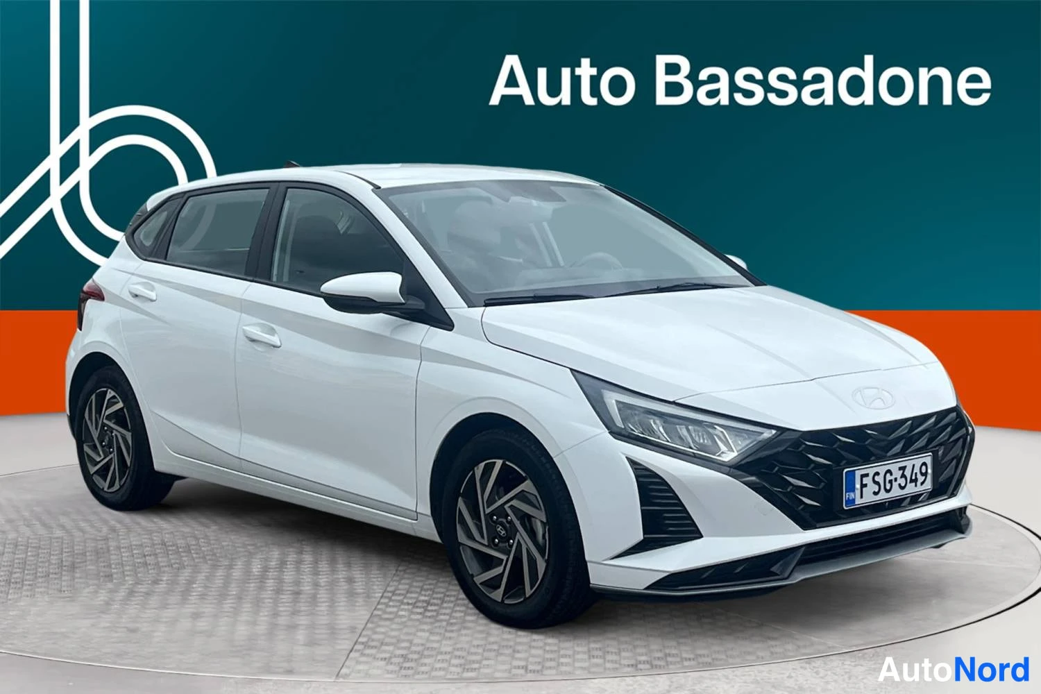 Valkoinen Hyundai I20 2025, etuviisto, keula oikealle, kuva 3