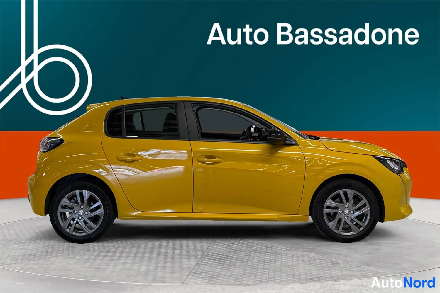 Keltainen Peugeot 208 2022, kuva 22