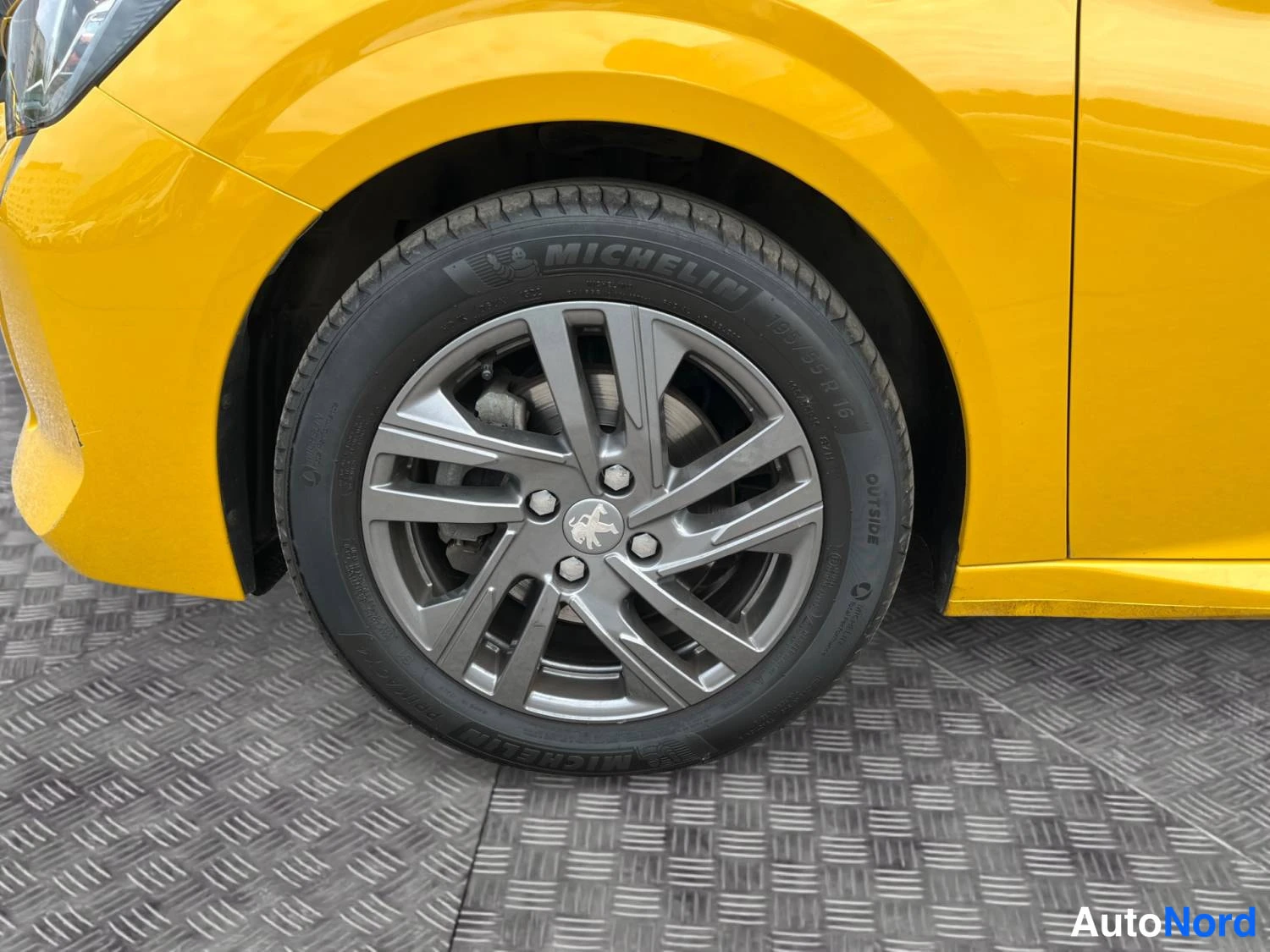 Keltainen Peugeot 208 2022, kuva 14