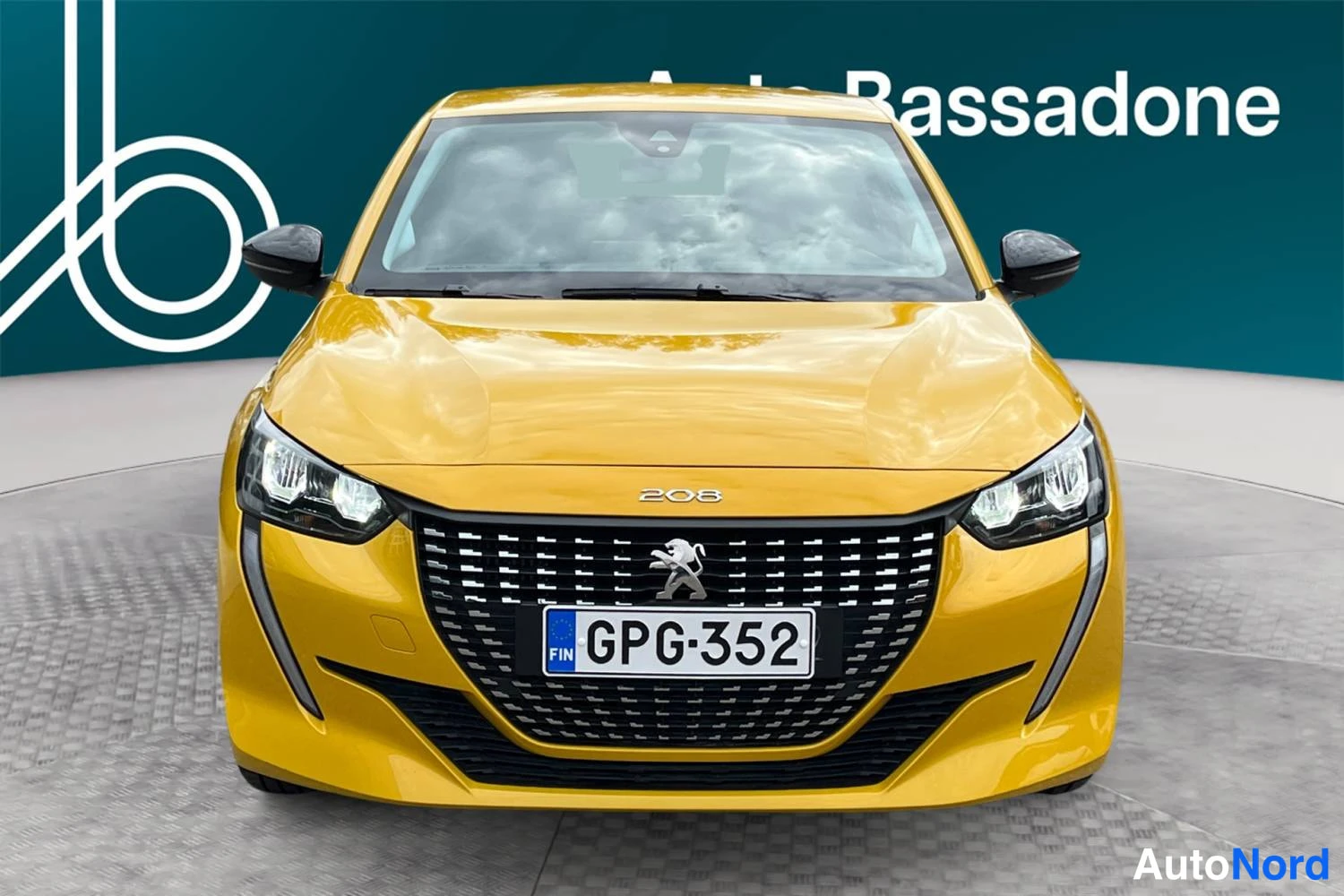 Keltainen Peugeot 208 2022, edestä, kuva 3