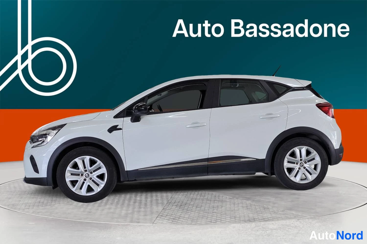 Valkoinen Renault Captur 2021, sivulta, kuva 5