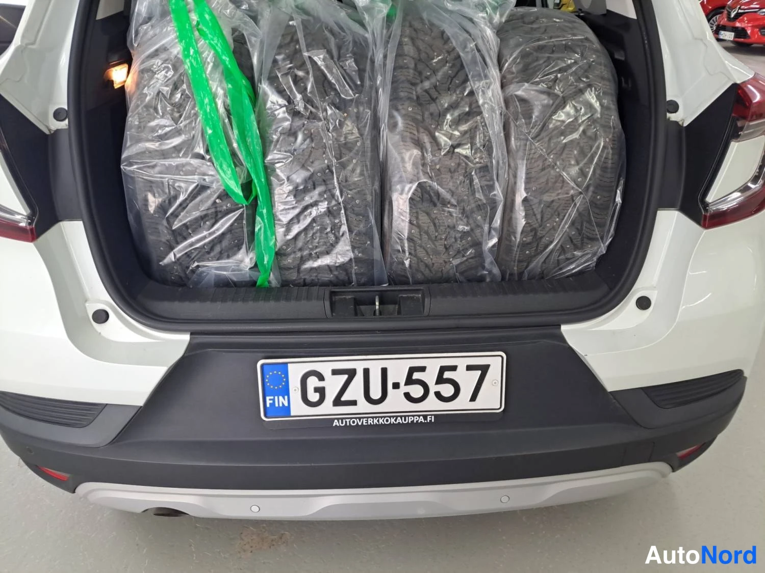 Valkoinen Renault Captur 2021, takaa, kuva 10
