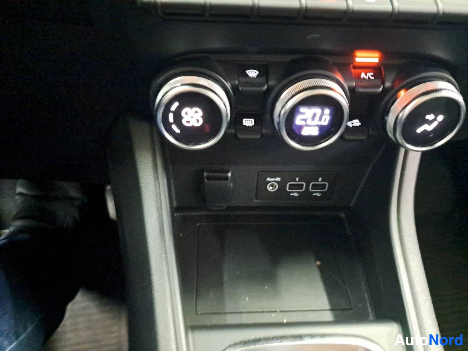 Valkoinen Renault Captur 2021, kuva 17