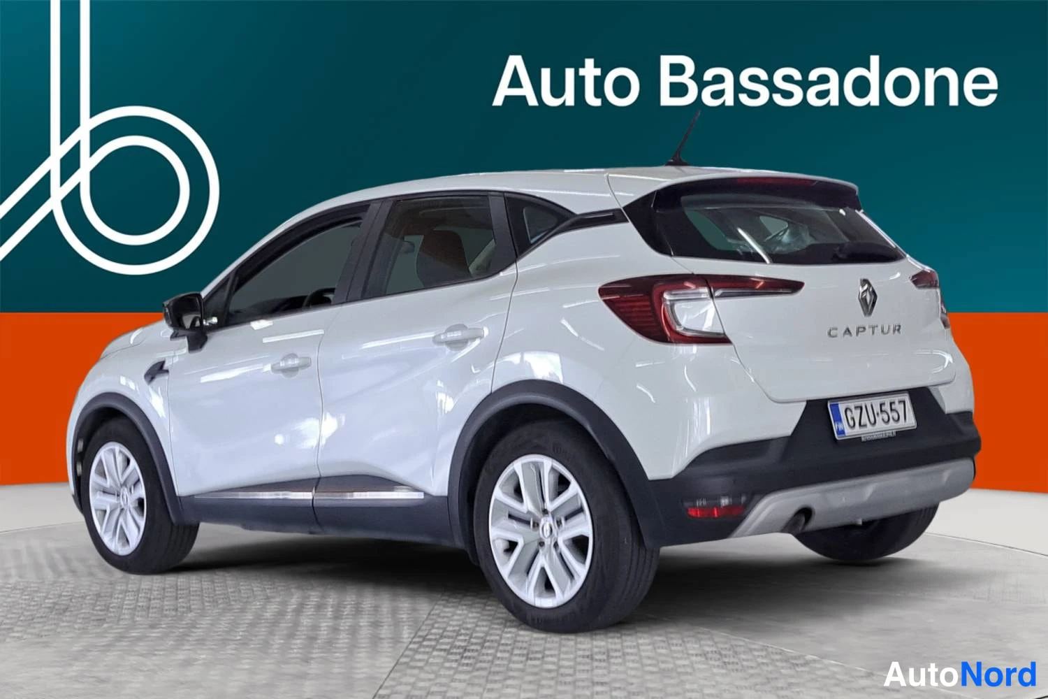 Valkoinen Renault Captur 2021, takaviisto, kuva 7