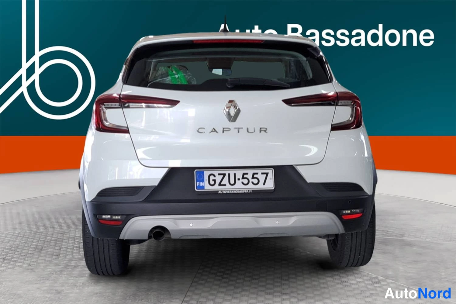 Valkoinen Renault Captur 2021, takaa, kuva 9