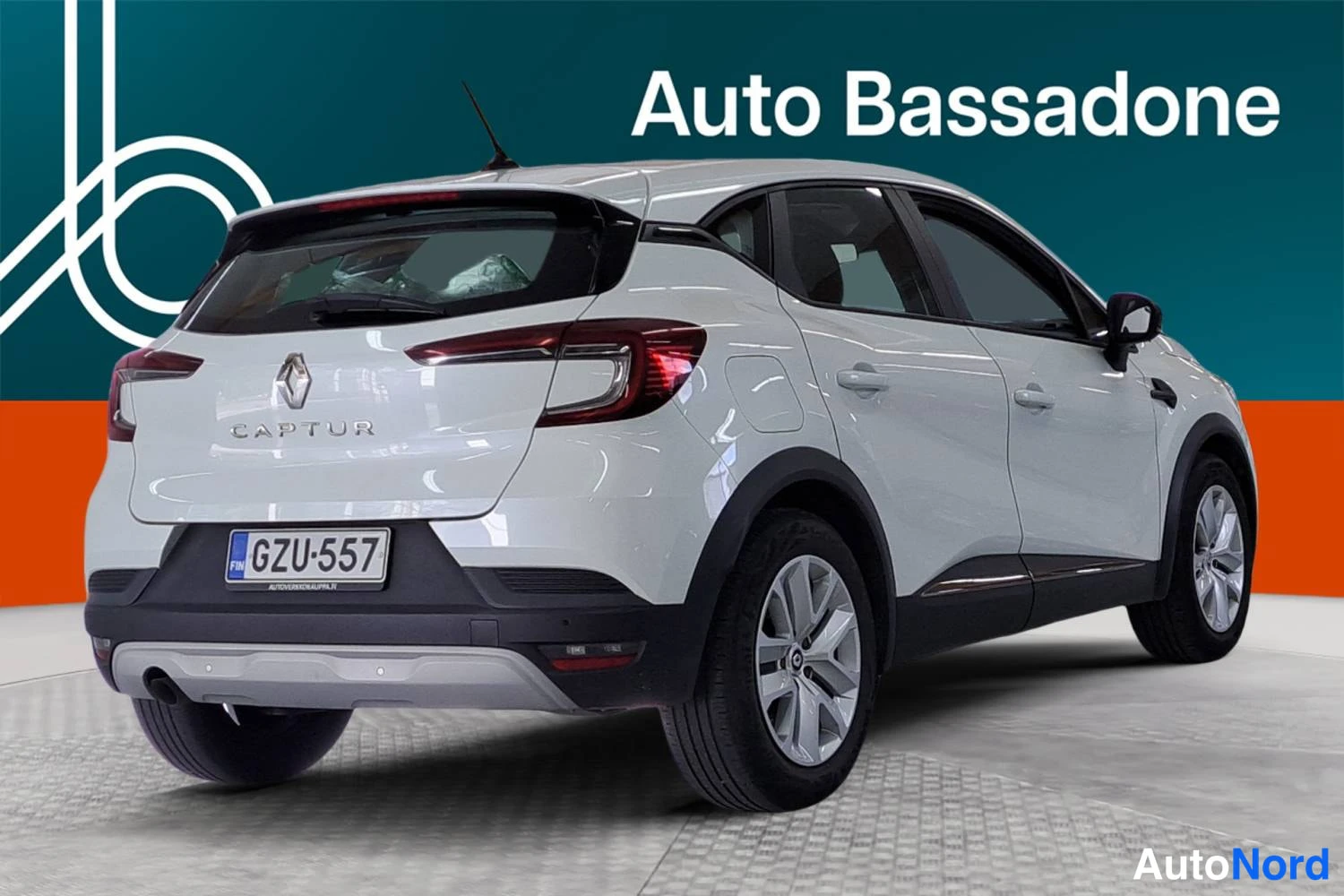 Valkoinen Renault Captur 2021, takaviisto, kuva 8