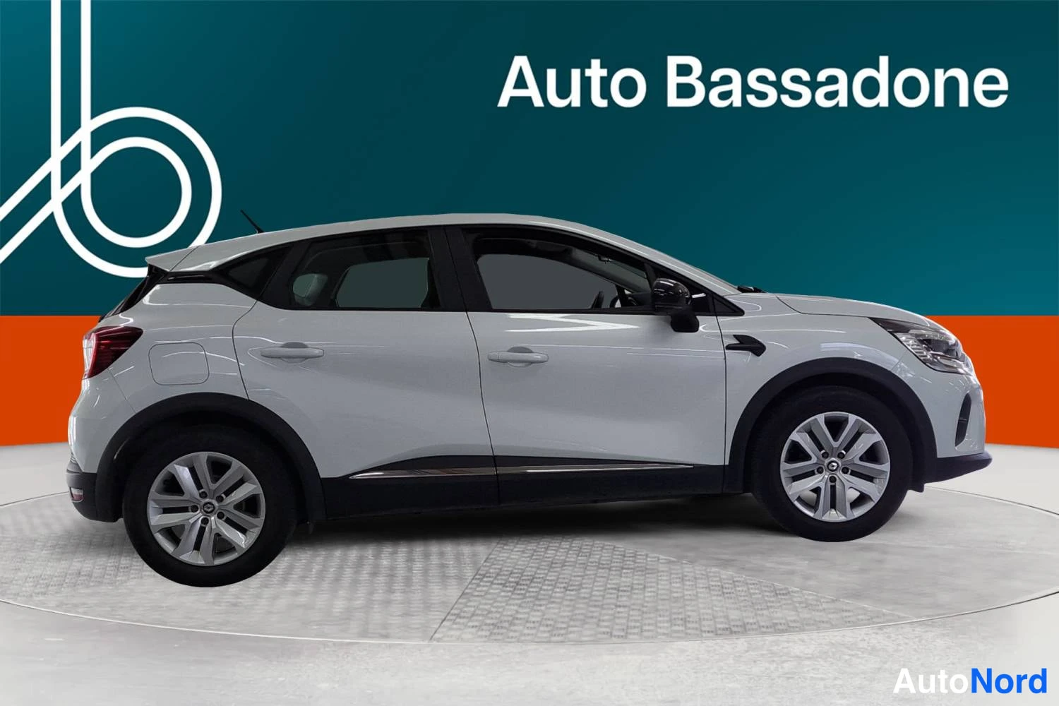 Valkoinen Renault Captur 2021, sivulta, kuva 6