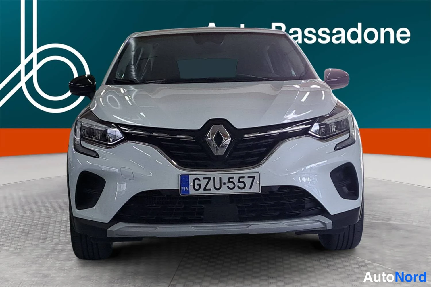 Valkoinen Renault Captur 2021, edestä, kuva 4