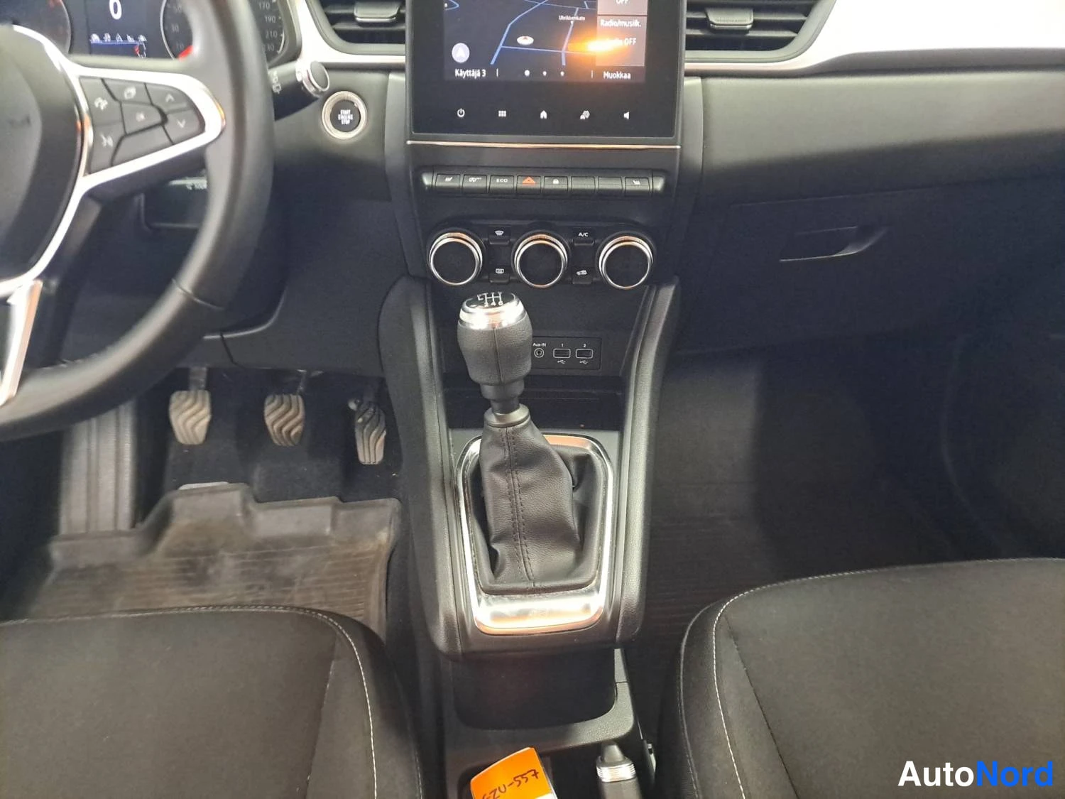Valkoinen Renault Captur 2021, kuva 12