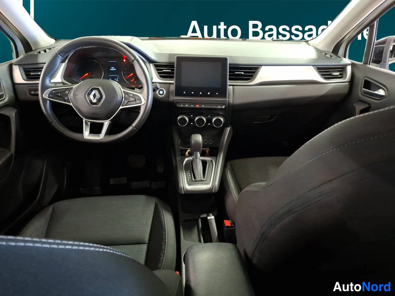 Valkoinen Renault Captur 2022, kuva 11