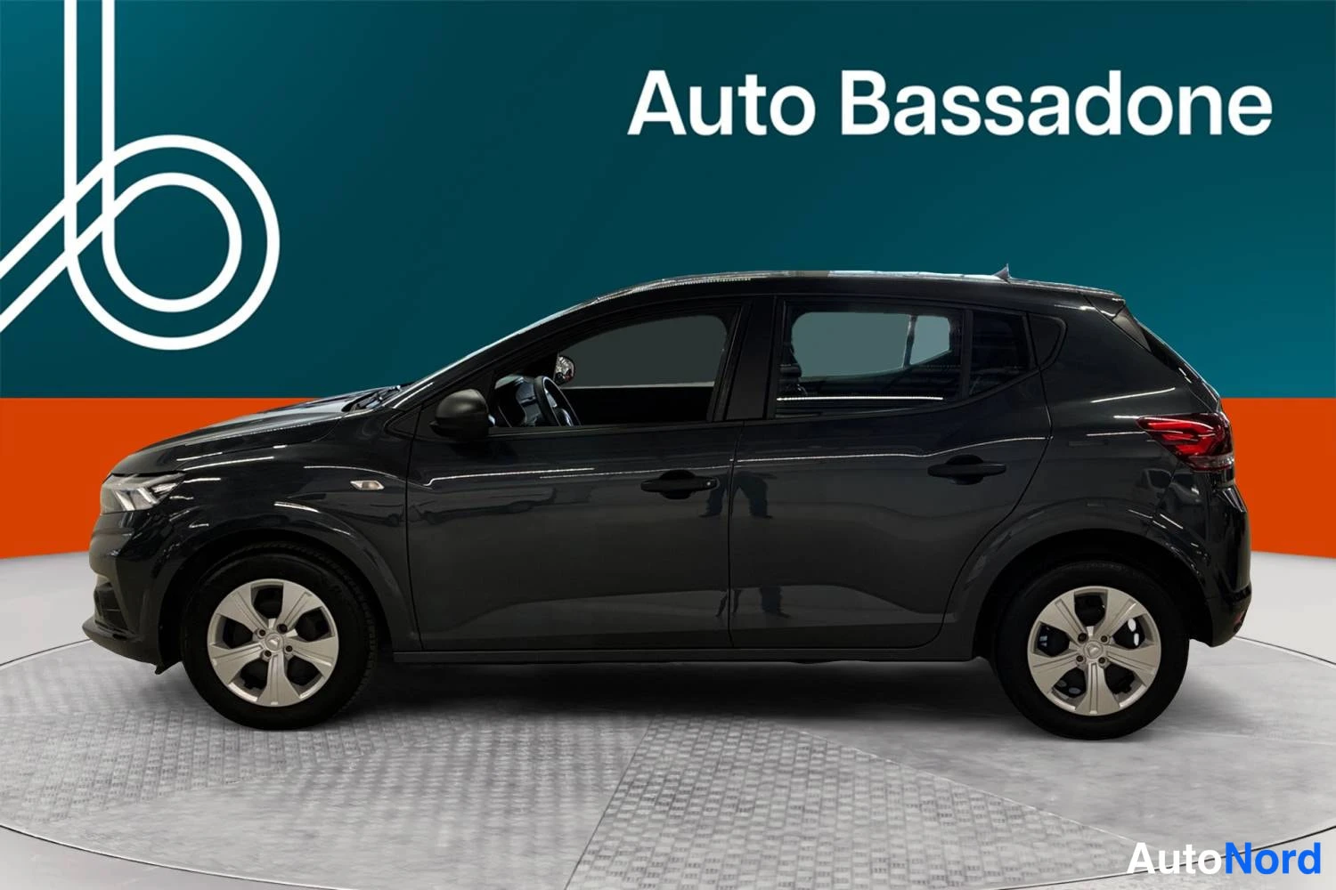 Harmaa Dacia Sandero 2022, sivulta, kuva 5