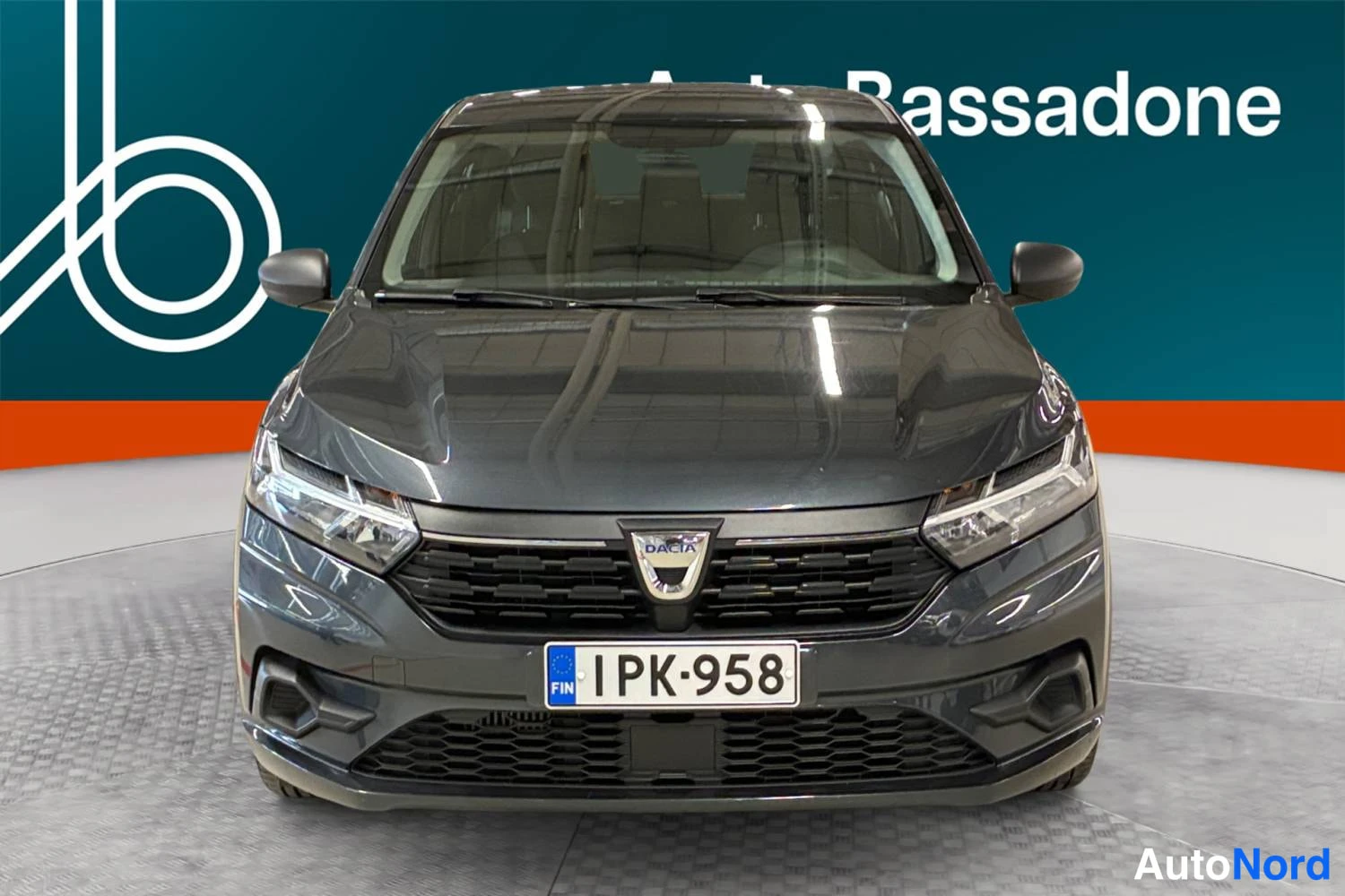 Harmaa Dacia Sandero 2022, edestä, kuva 4