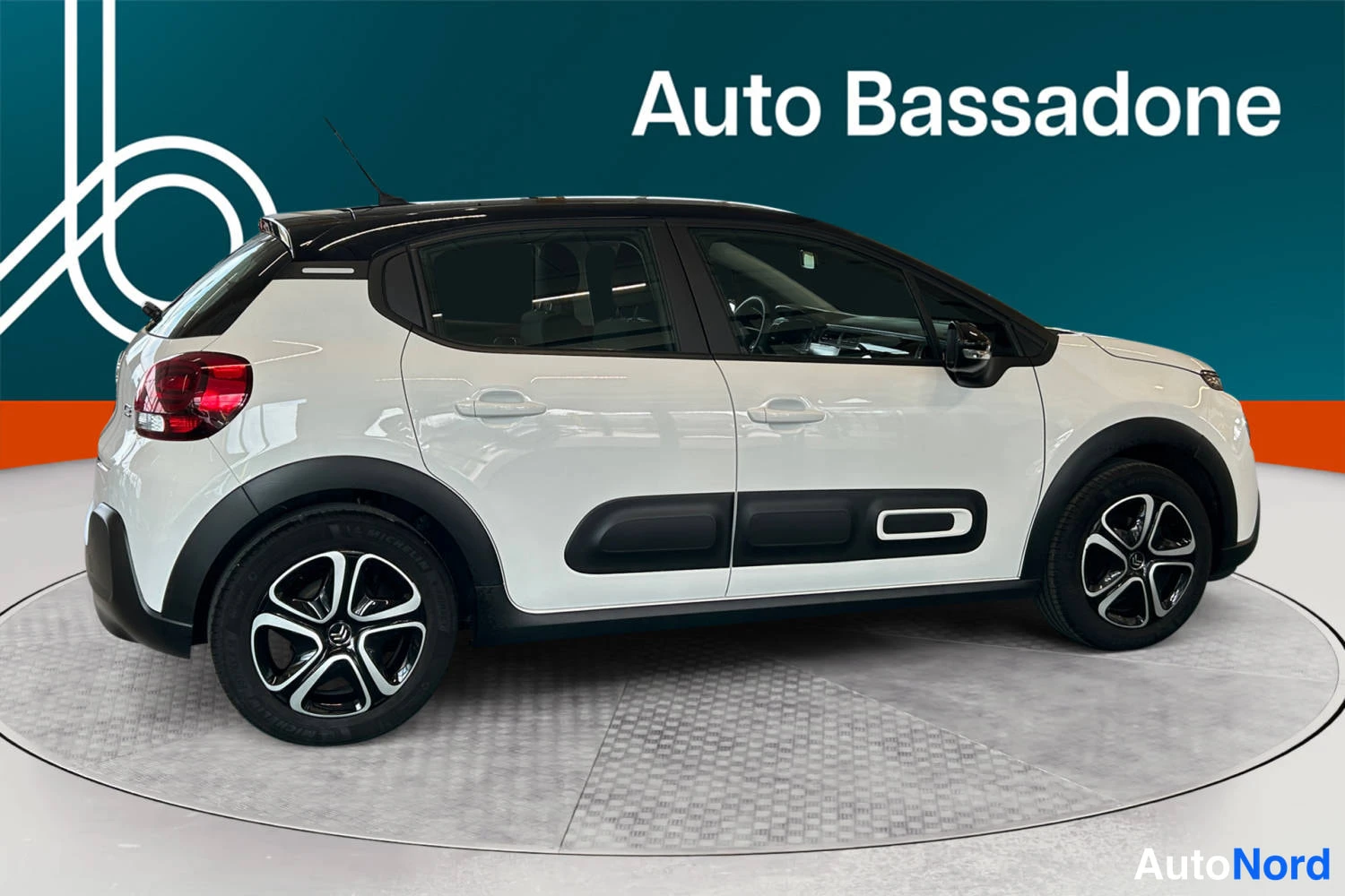 Valkoinen Citroen C3 2022, sivulta, kuva 6