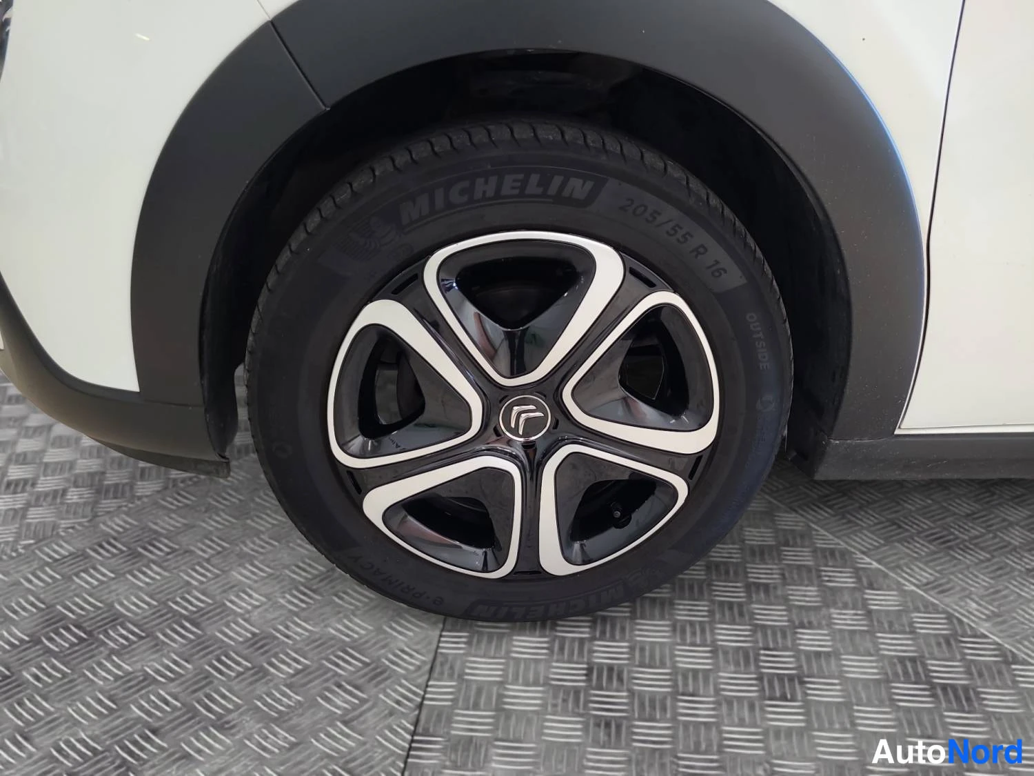 Valkoinen Citroen C3 2022, sivulta, kuva 6